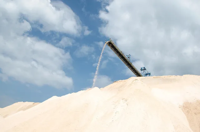 conveyor belt, overburden, dump, industry, technology, degradation, open pit mining, salt, zielitz, kali mandscharo, sand, heaven, conveyor belt, conveyor belt, conveyor belt, conveyor belt, conveyor belt. Falowanie kompletacji i strefowanie: jak planować pracę w szczytach?