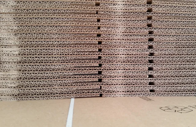 cardboard, perspective, texture, abstract, art, paper, beige, creative, industrial, commercial, packing material, packing, box, flat box, brown creative, brown box, brown industry, cardboard, cardboard, cardboard, packing, packing, packing, packing, packing. Koszt opakowania jednostkowego: jak policzyć materiał, wypełnienie i robociznę?